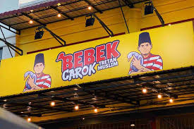 Suasana interior Bebek Carok Cabang Serang